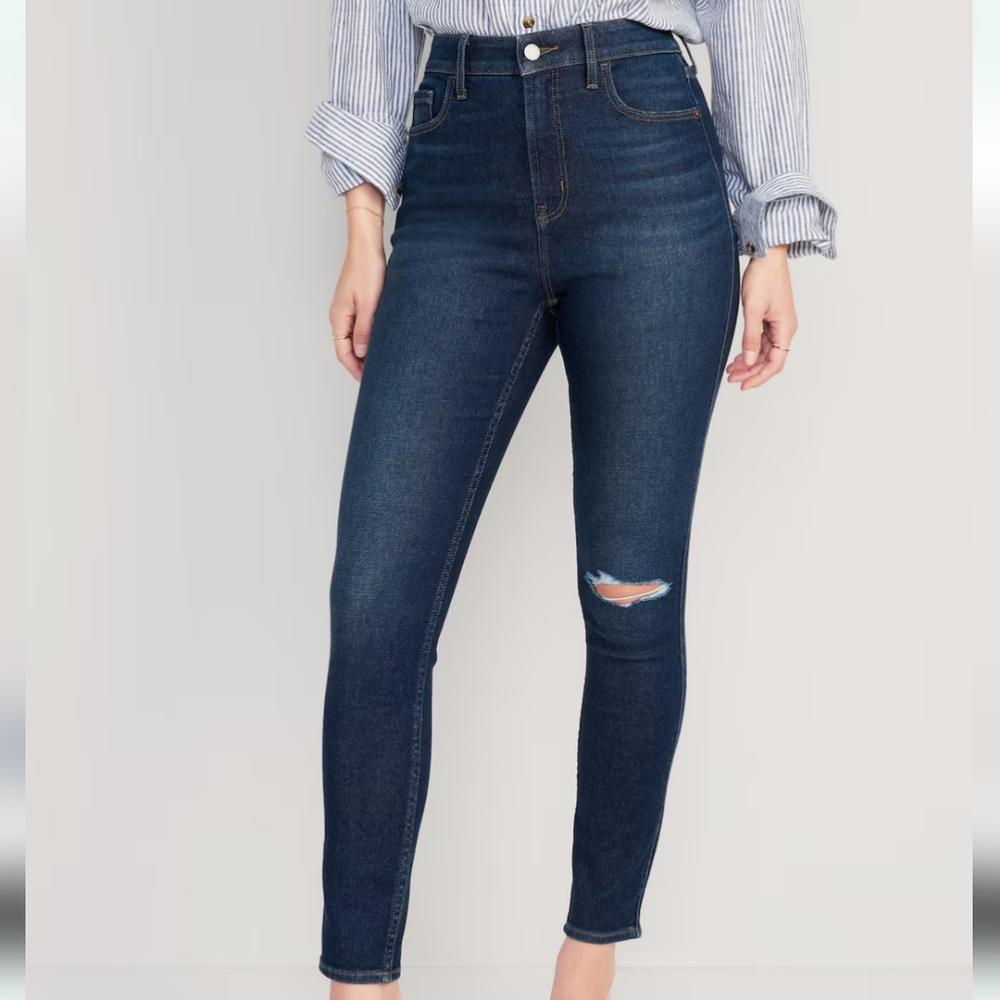 Old Navy Extra high waisted stretch super skinny jeans size 8